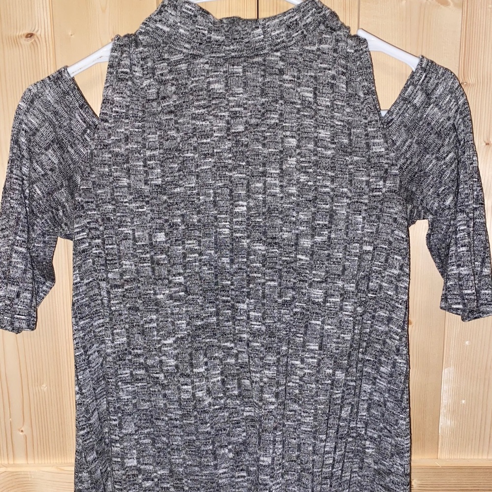 Off shoulder turtle neck shirt